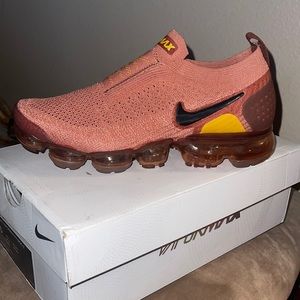 Nike Women Air Vapormax FK Moc 2 size 7.5 Terra Blush/ Black